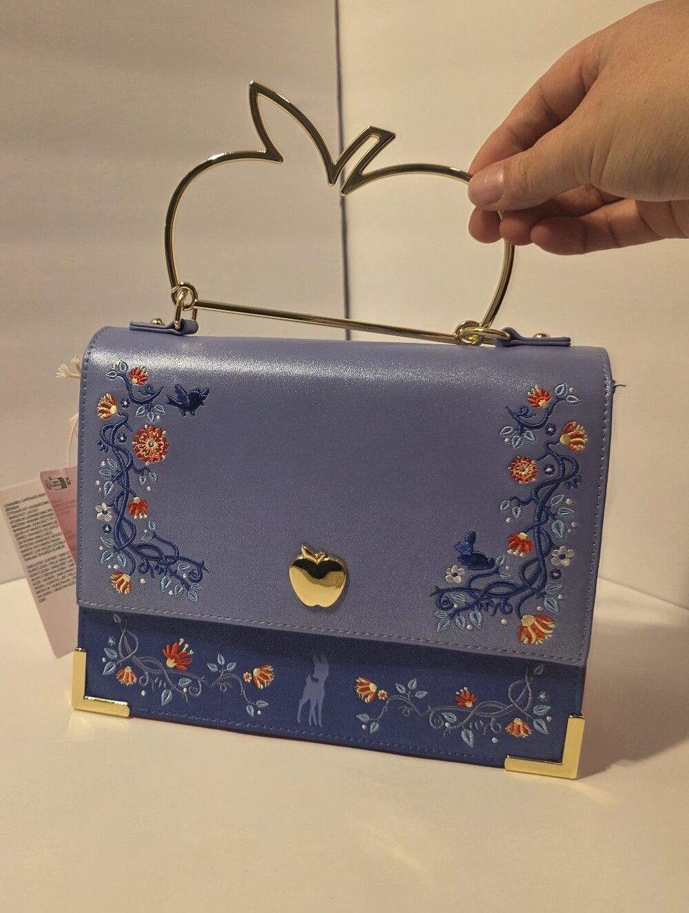 Loungefly Disney Snow White And The Seven Dwarfs Apple Handle Crossbody Bag - Picture 3 of 7